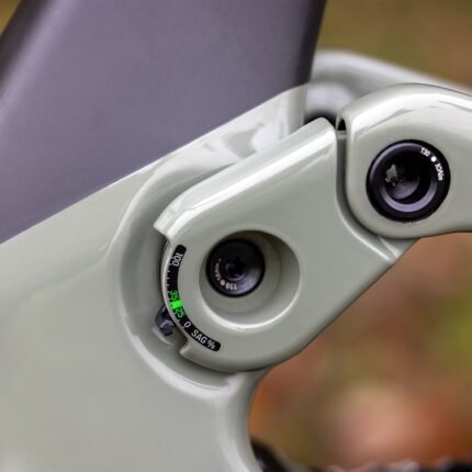 VTT électrique SCOTT autonomie fiable : SCOTT Voltage eRIDE 910, tout-suspendu carbone, moteur TQ 50 Nm, batterie 360 Wh — 7 199 €.