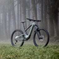 VTT électrique SCOTT autonomie fiable : SCOTT Voltage eRIDE 910, tout-suspendu carbone, moteur TQ 50 Nm, batterie 360 Wh — 7 199 €.